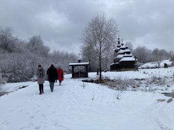 Příprava nové expozice pro rok 2026: realizační tým pátral po stopách kostela na východním Slovensku!