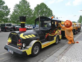 Lva Gustíka můžete potkat na zahájení sezony turistického vláčku od DPMHK!
