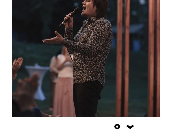 Martin Růža s klavírním doprovodem